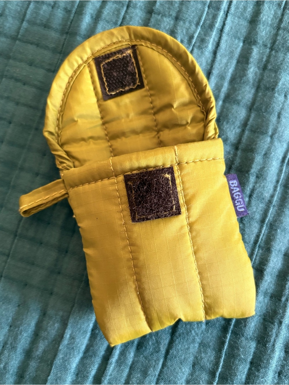 Baggu puffy earbuds case in Green Juice - Picture 3 of 3
